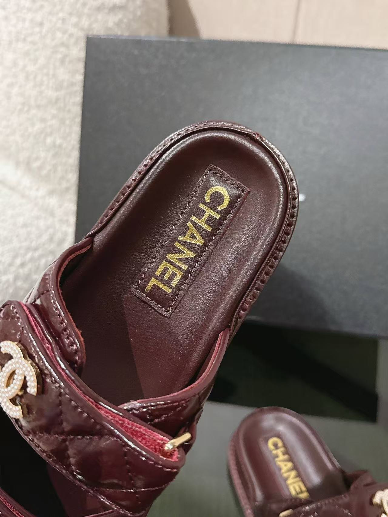 UA Ch*el SLIDES