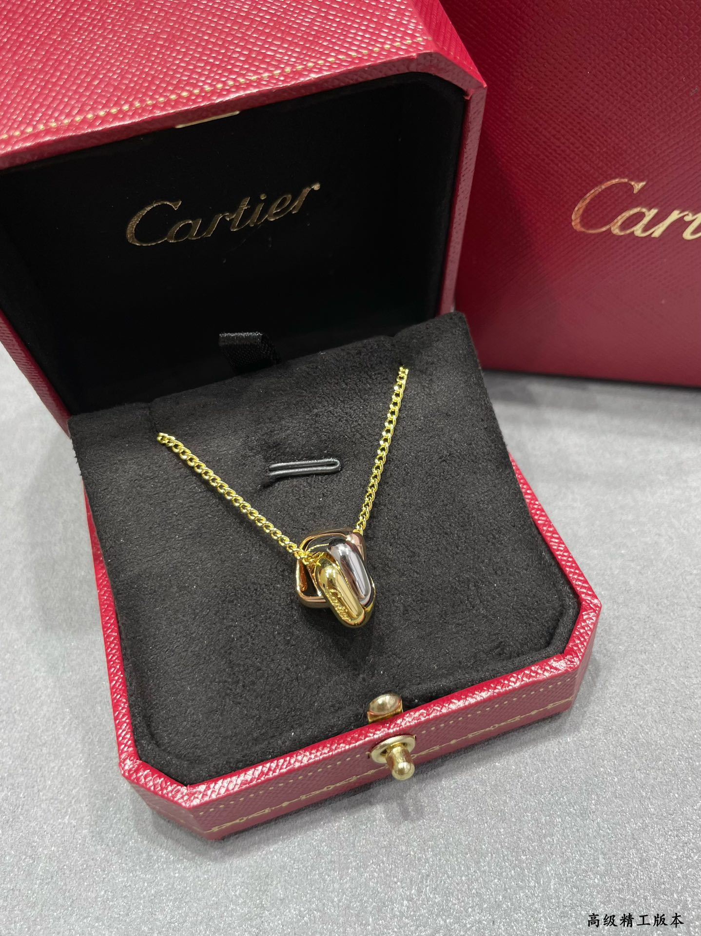 Ca*t*er square triple-ring Necklace
