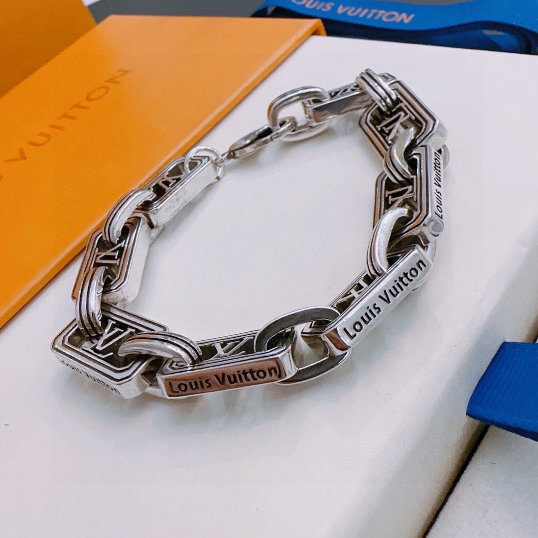 L0*is V*t0n Bracelet