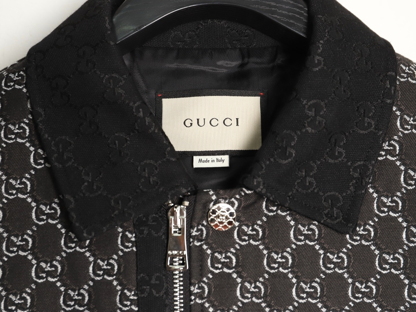 G*u*i Coats