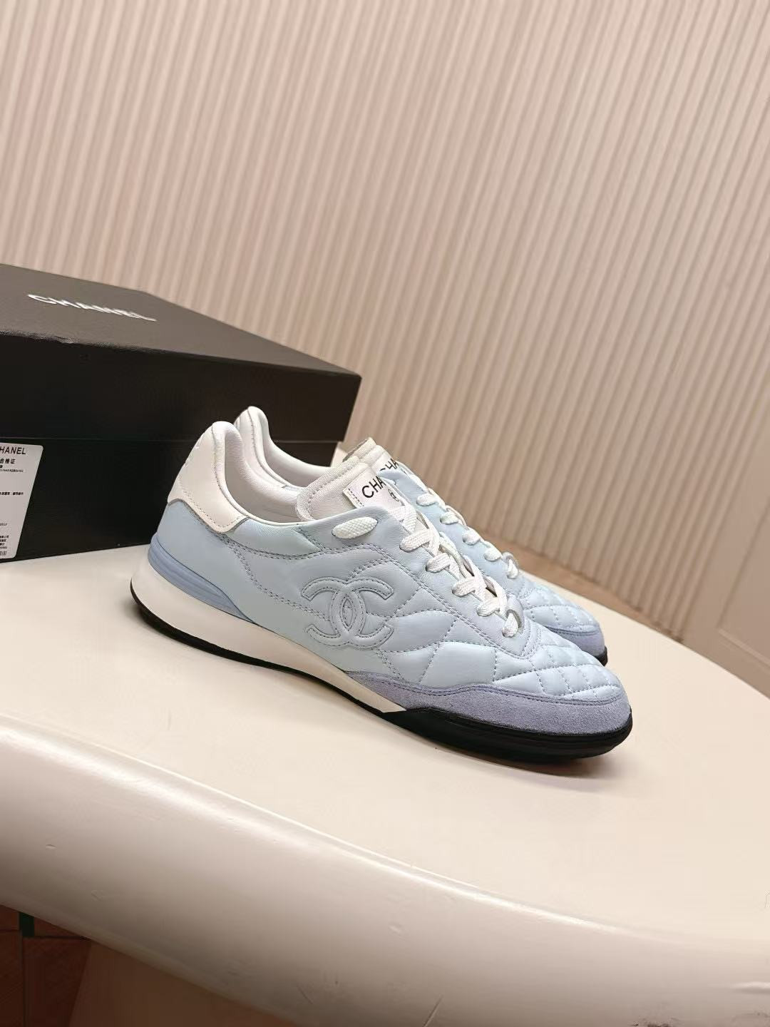 UA Ch*el SNEAKER