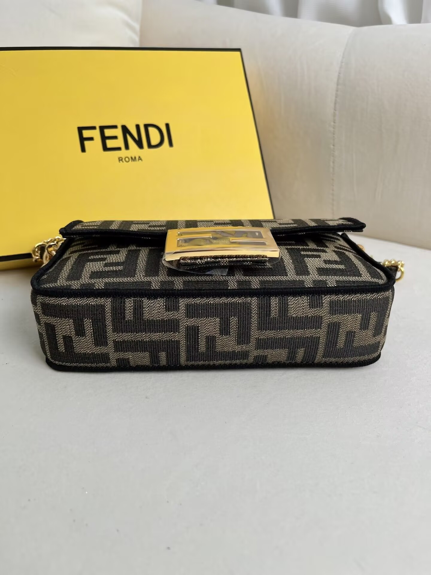 F**di Baguette Mini 19x4x11.5cm