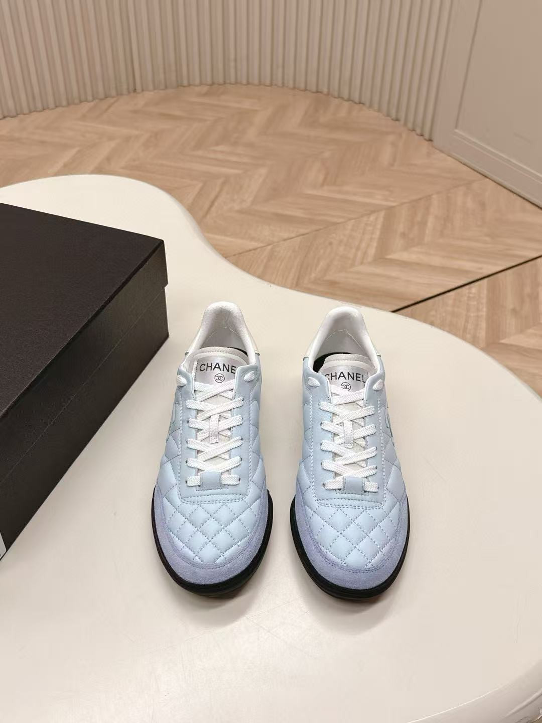 UA Ch*el SNEAKER