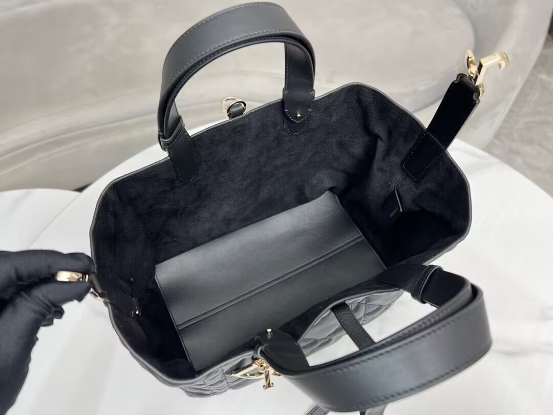 D*0r Toujours Bag Medium Black 11 x 8.5 x 6.5 inches