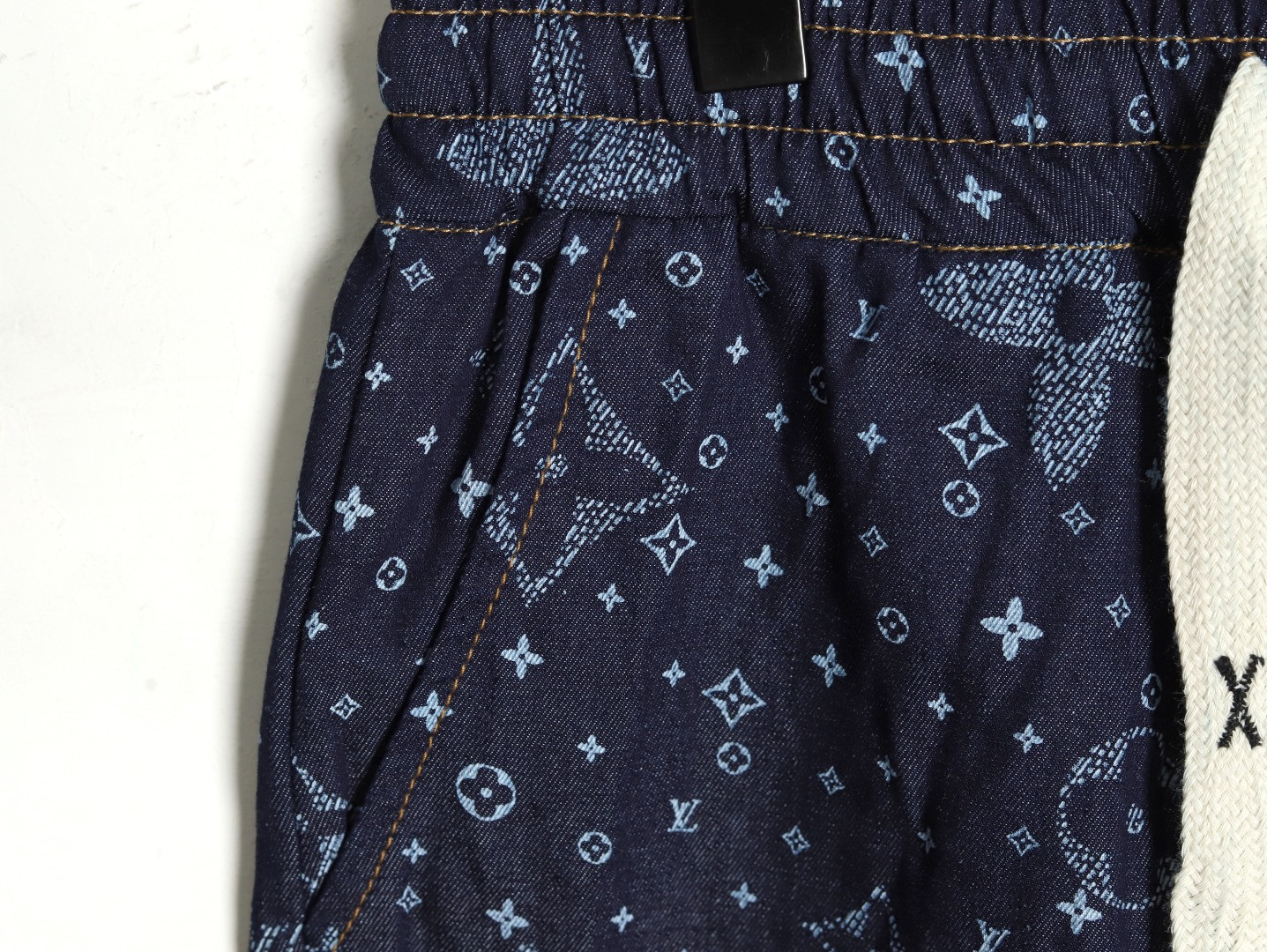 L0*is V*t0n LV 25ss shorts
