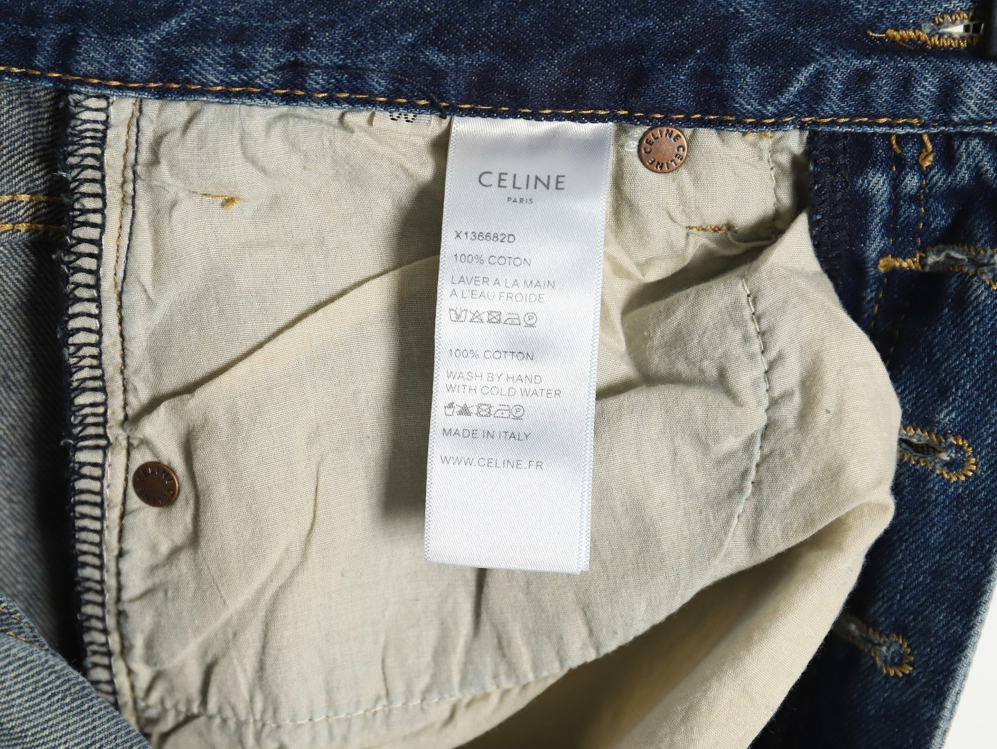 Ce**e Jeans