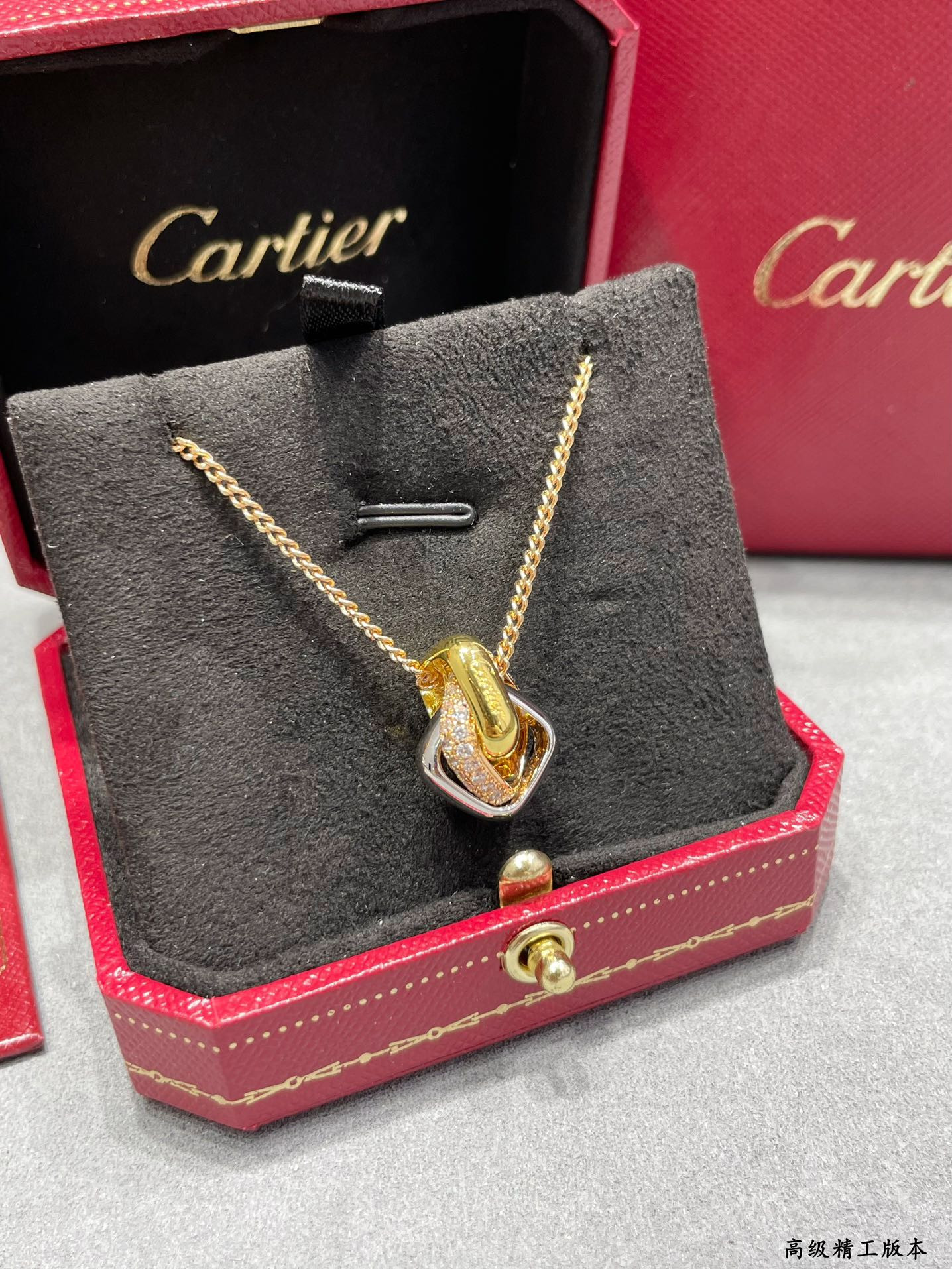 Ca*t*er square triple-ring Necklace