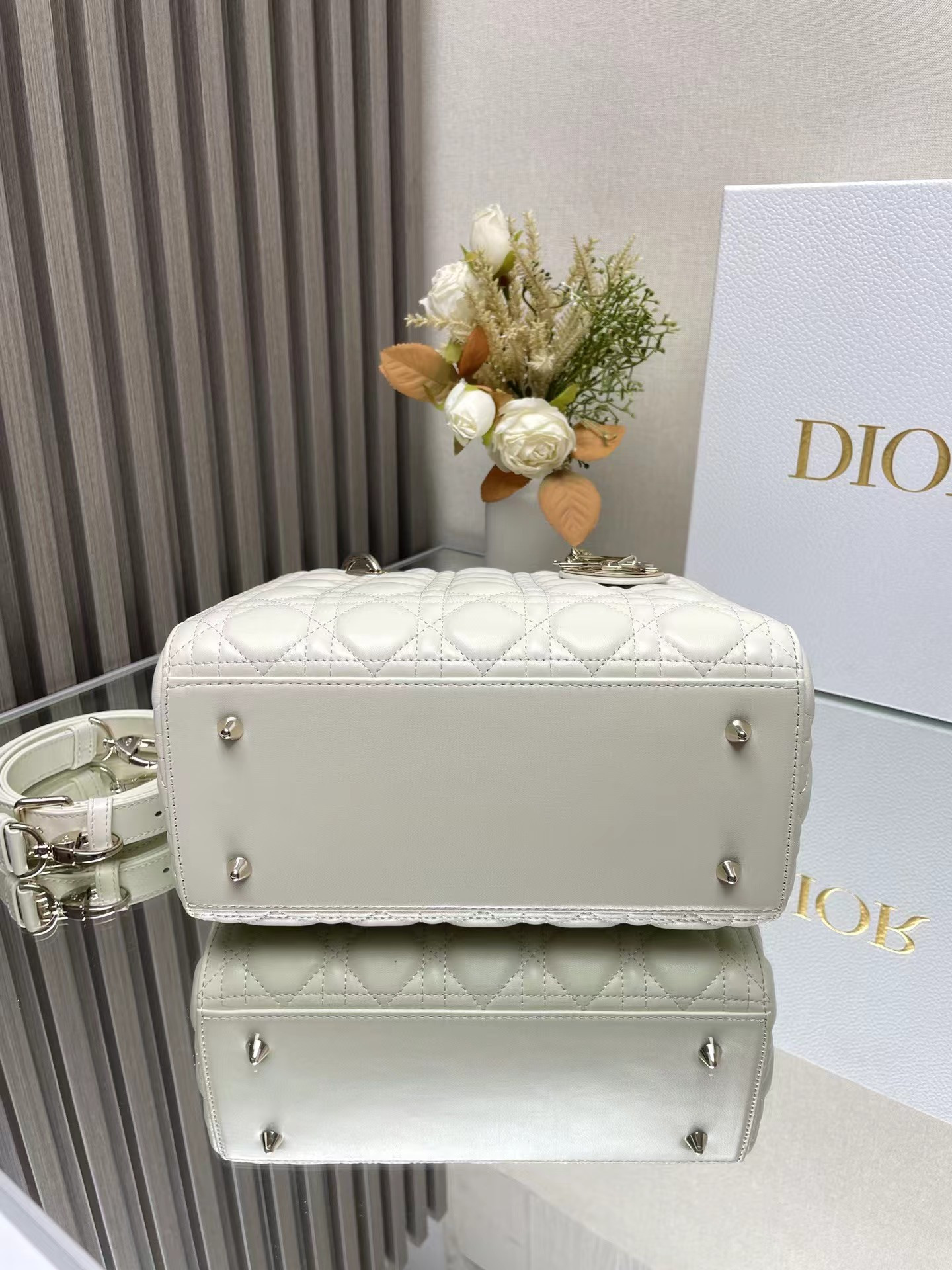Medium Lady D*0r Bag  24 x 20 x 12 cm