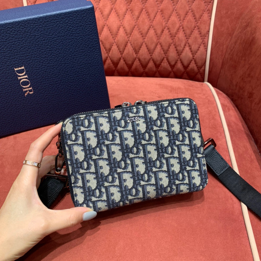 D*0r POUCH WITH SHOULDER STRAP 17cm