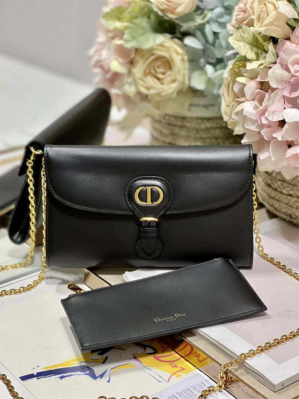 D*0r BOBBY EAST-WEST POUCH WITH CHAIN Latte Smooth Calfskin Black