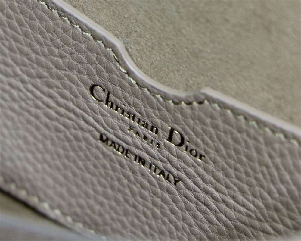 MEDIUM D*0r BOBBY BAG Grey Grained Calfskin