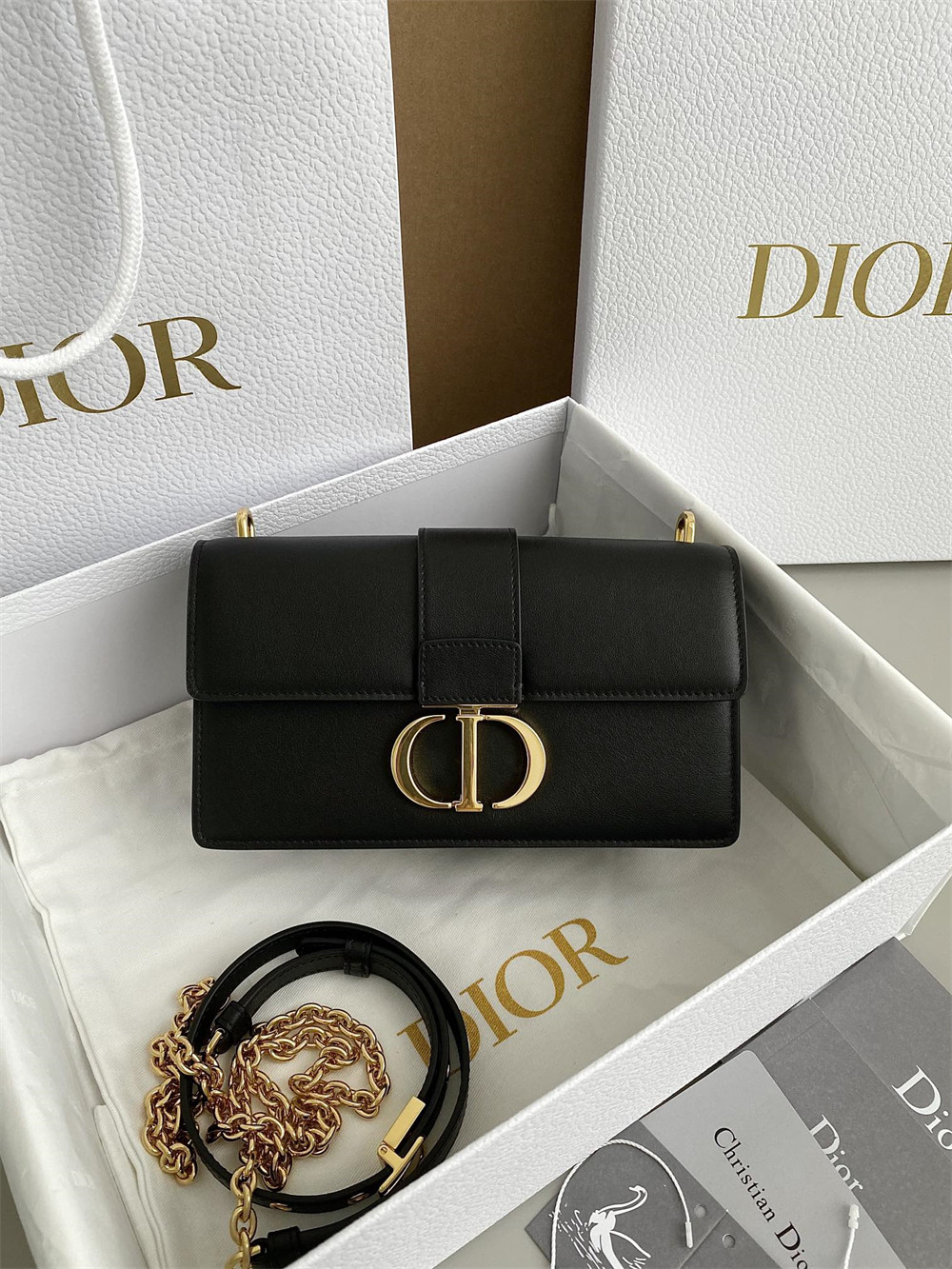 D*0r 30 MONTAIGNE EAST-WEST BAG WITH CHAIN 21 x 12 x 6 cm / 8.5 x 4.5 x 2.5 inches