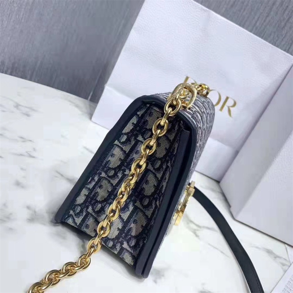 D*0r 30 MONTAIGNE CHAIN BAG Oblique 24x18x8 cm