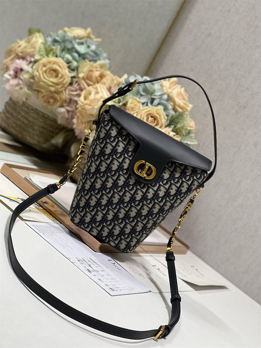 D*0r 30 Montaigne Large Chain Bucket Bag Oblique Jacquard and Calfskin
