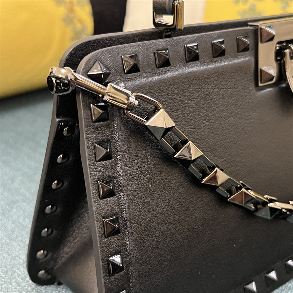 va*t*no GARAVANI ROCKSTUD23 smooth calfskin handbag Black