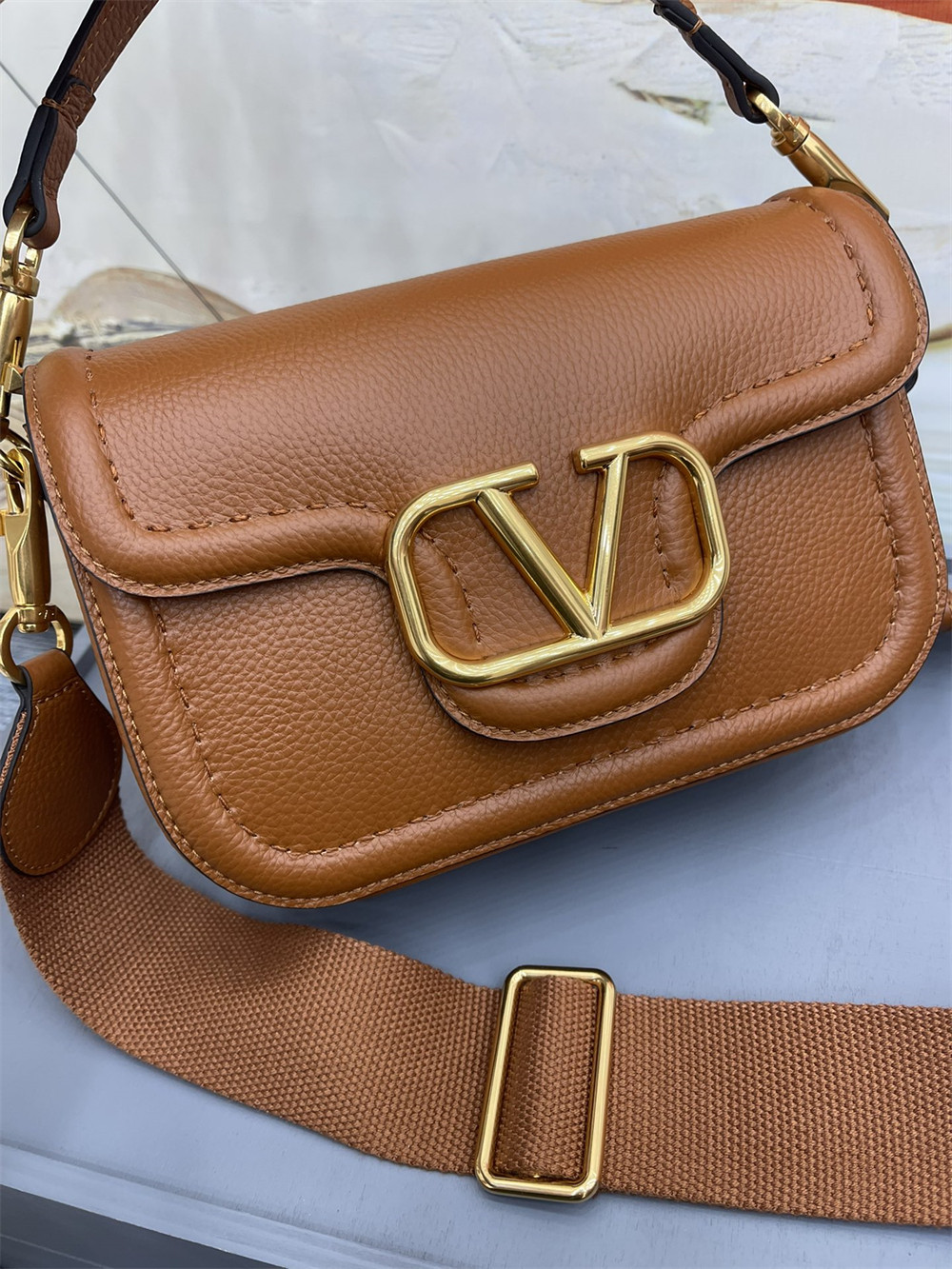 va*t*no GARAVANI ALLTIME GRAINY CALFSKIN SHOULDER BAG BROWN