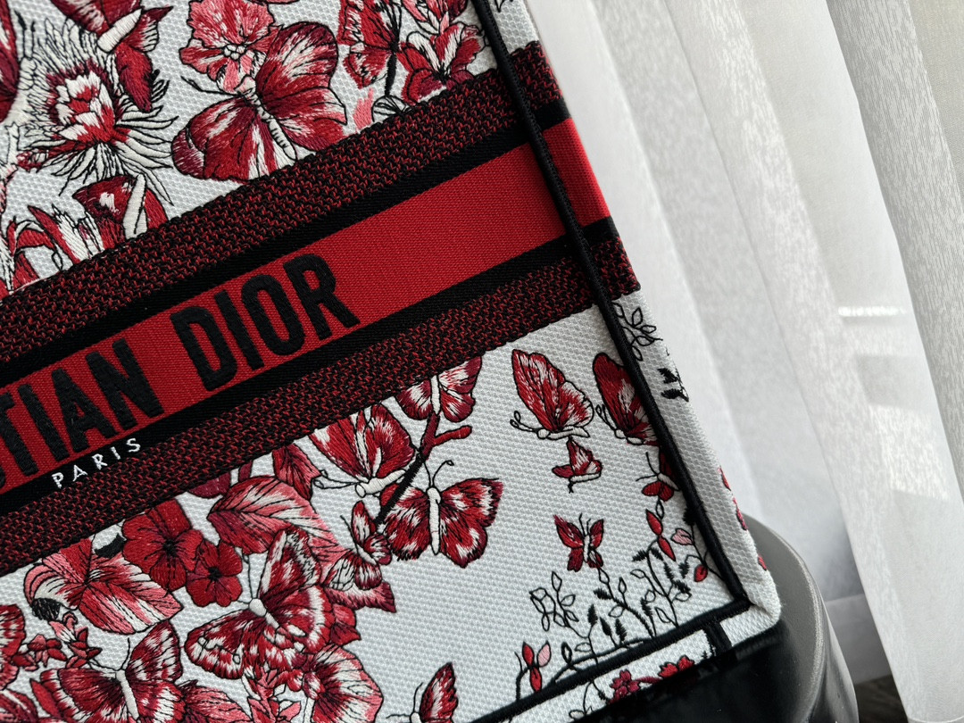 Large D*0r BOOK TOTE WHITE AND RED LE CŒUR DES PAPILLONS EMBROIDERY 16.5 x 14 x 7.5 inches