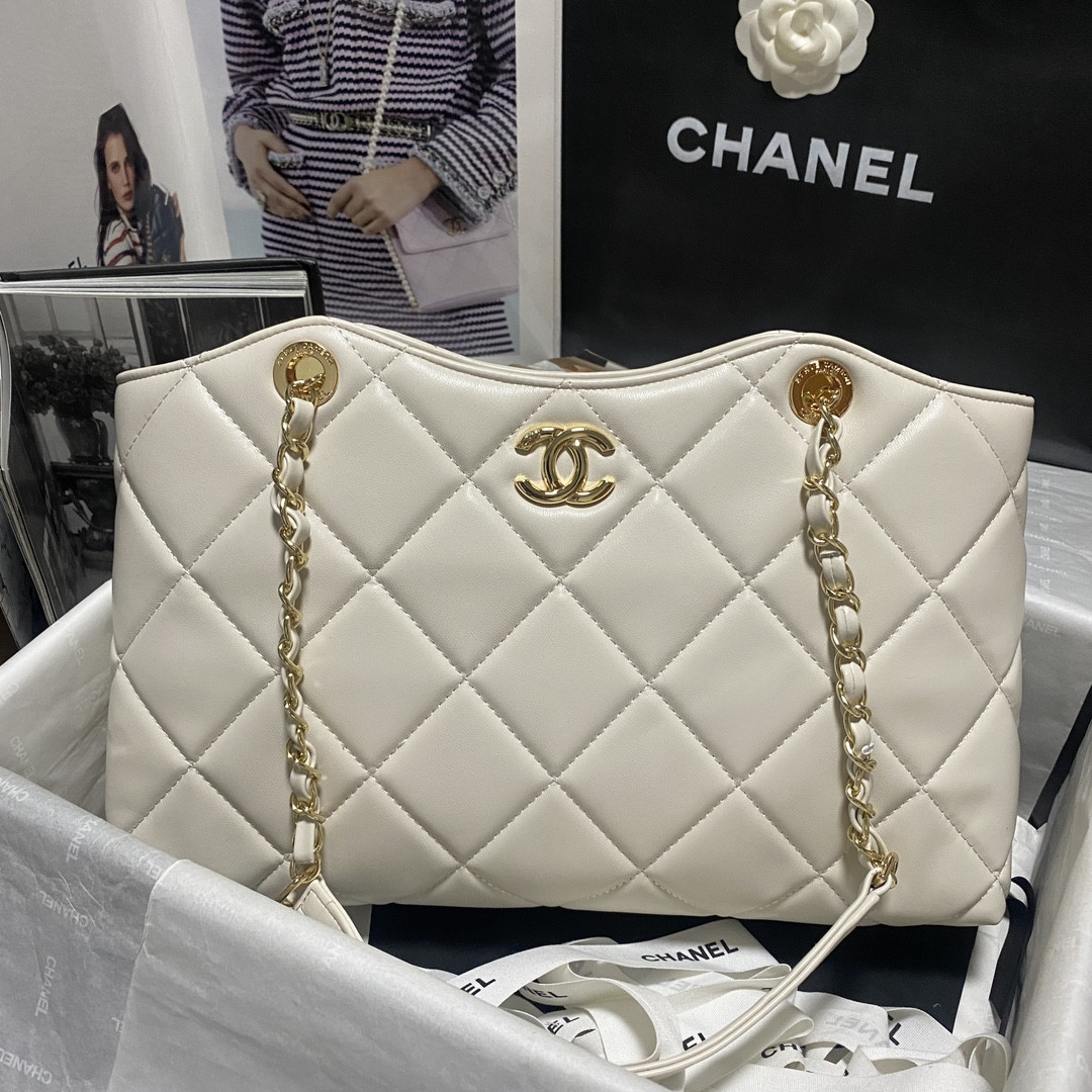 Ch*el Shiny Leather Large Shopper Tote White 33×21×7.5 cm