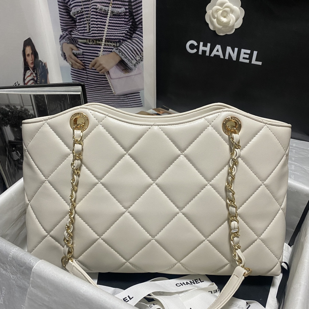 Ch*el Shiny Leather Large Shopper Tote White 33×21×7.5 cm