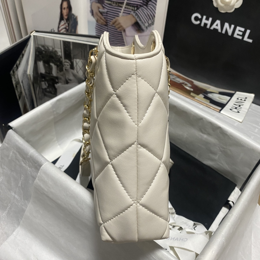 Ch*el Shiny Leather Large Shopper Tote White 33×21×7.5 cm