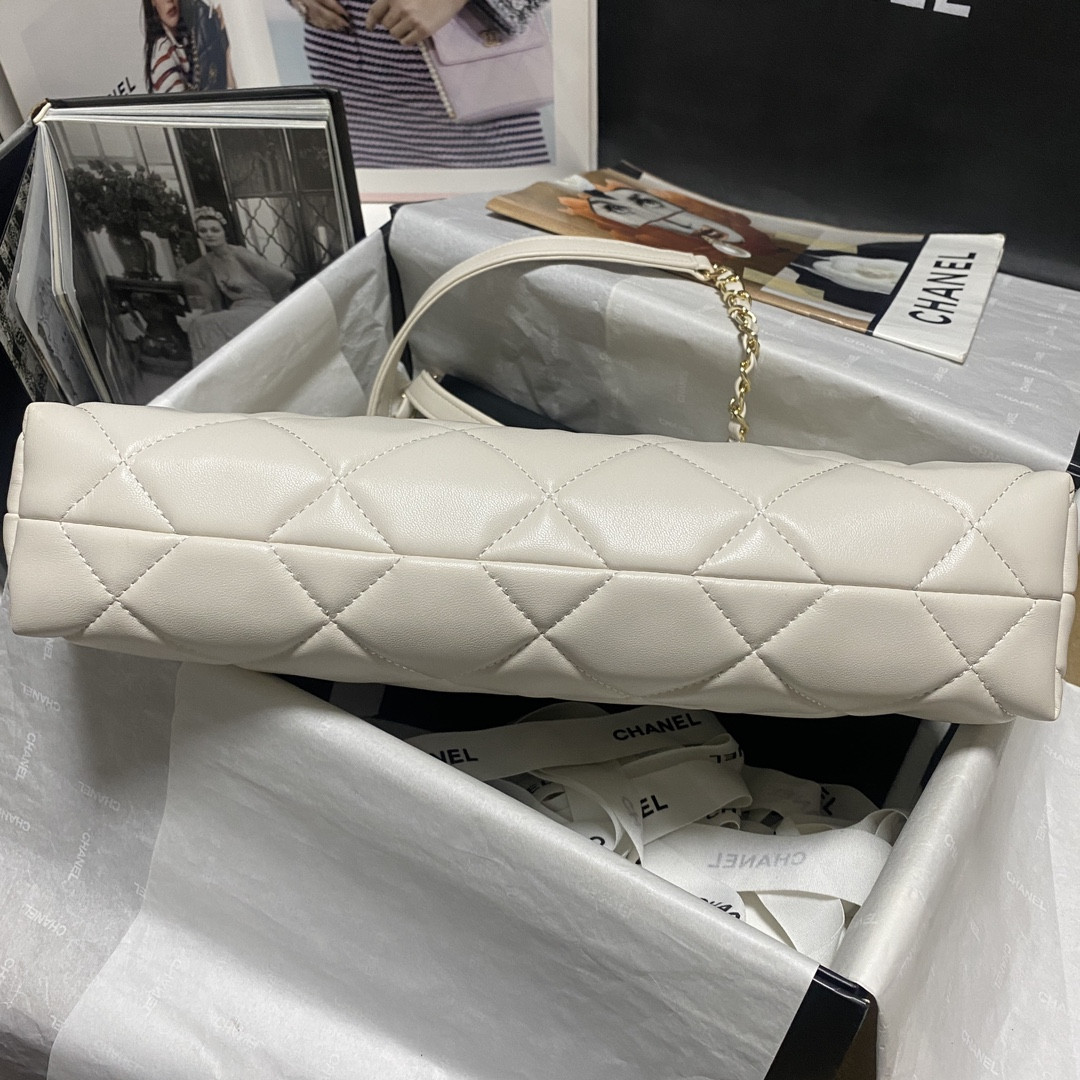 Ch*el Shiny Leather Large Shopper Tote White 33×21×7.5 cm