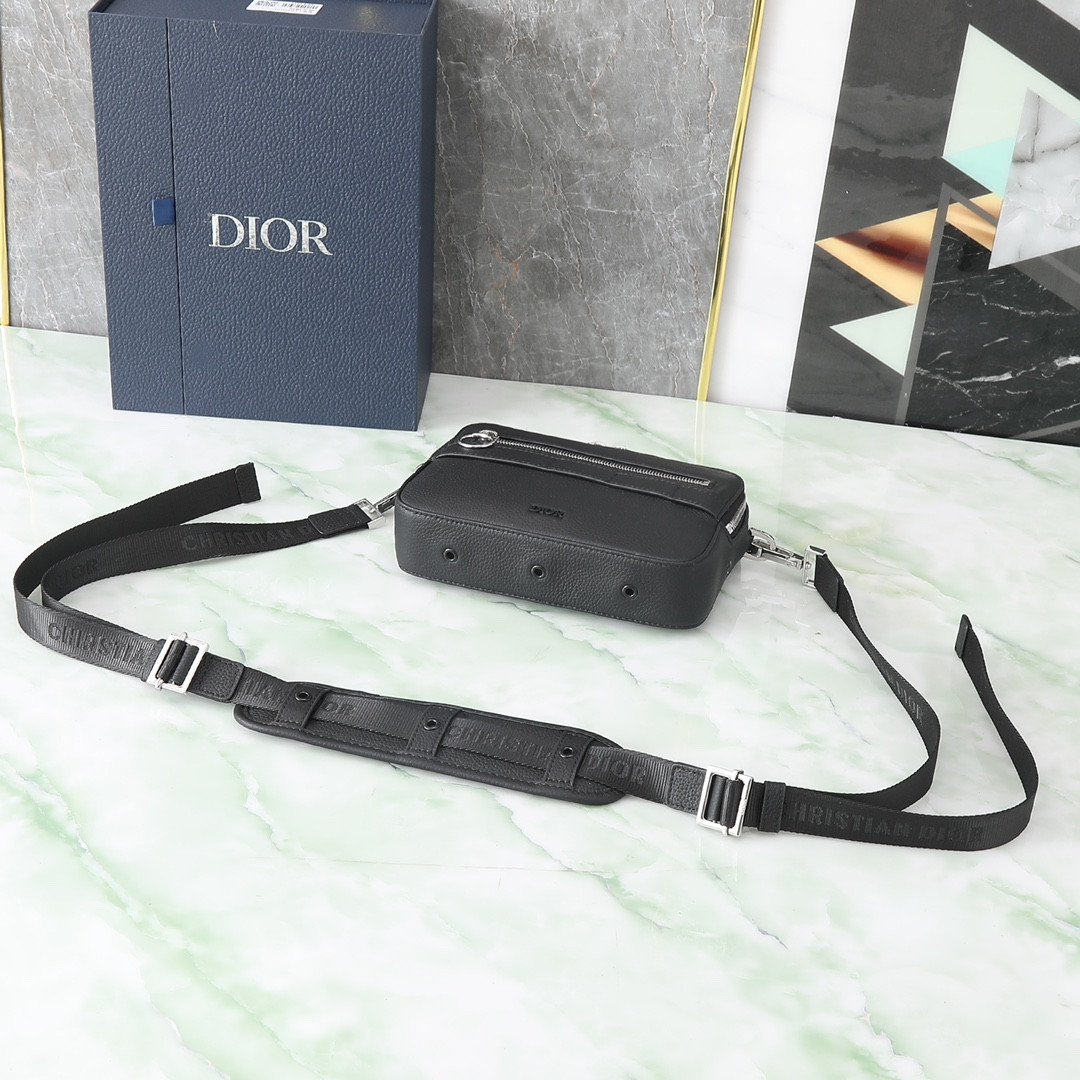 D*0r Safari Bag with Strap Black 8.5 x 6 x 2.5 inches