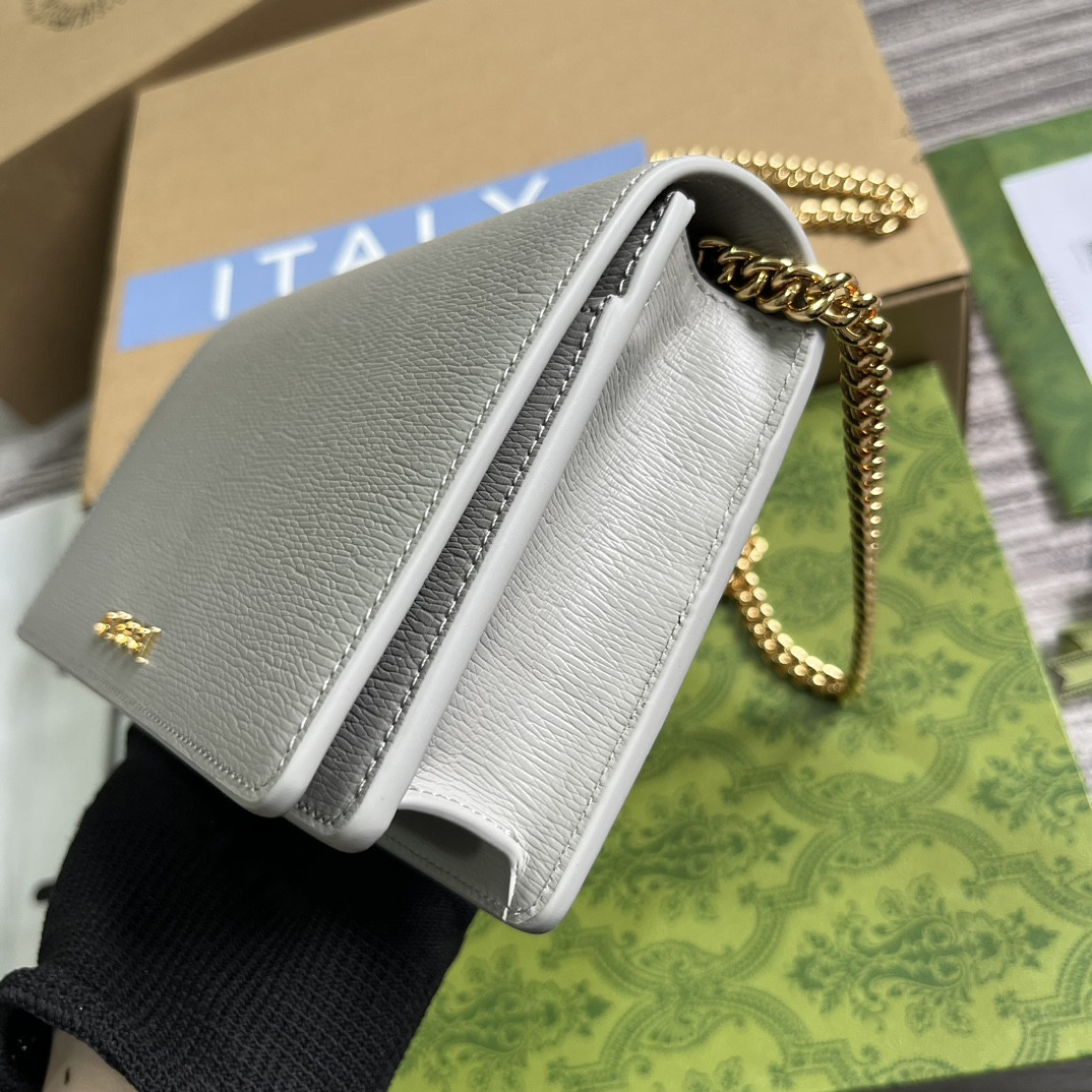 CHAIN WALLET WITH G*u*i SCRIPT LIGHT GREY 7.8"W x 5"H x 1.6"D