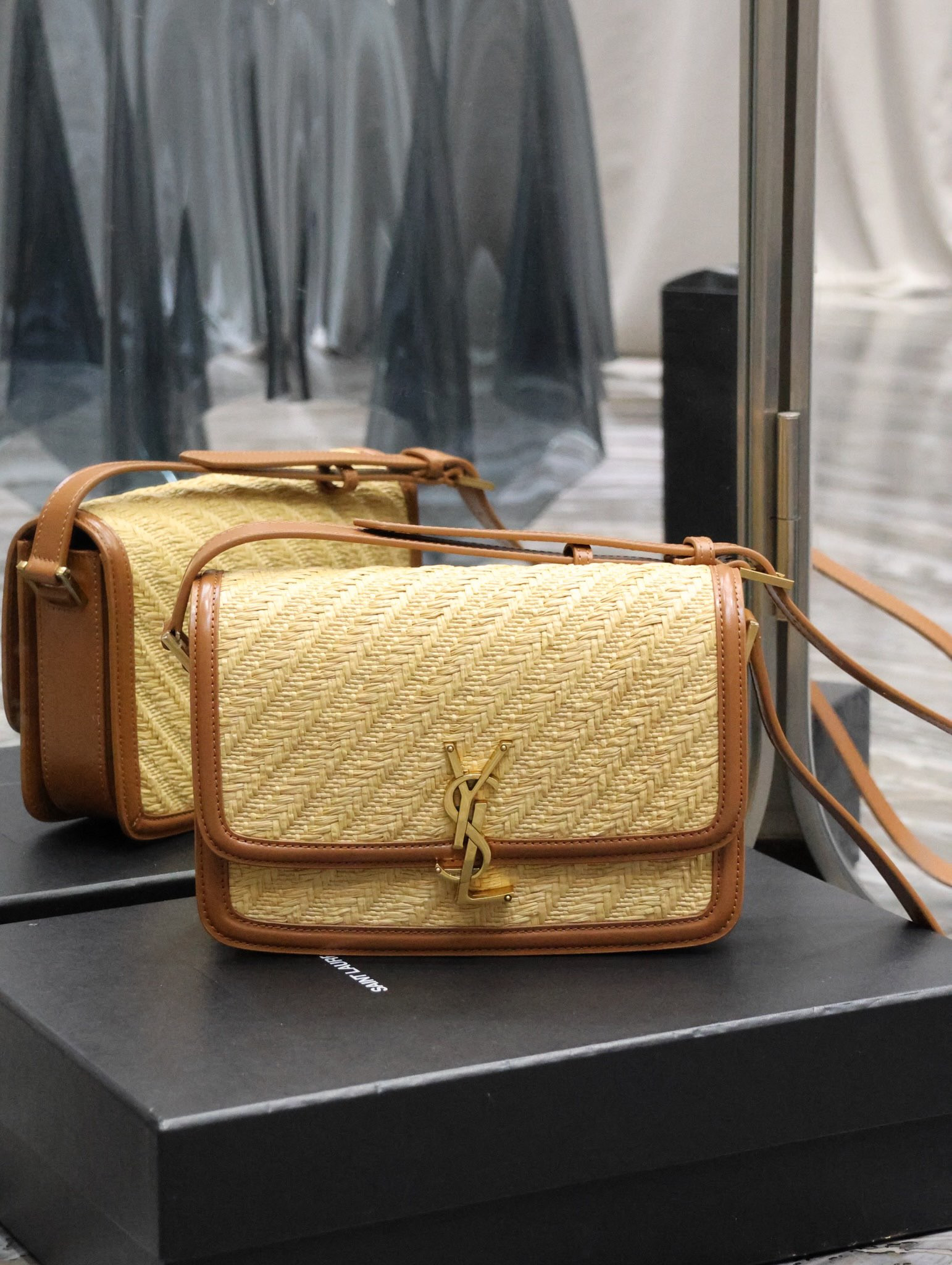 Y*L SOLFERINO MEDIUM SATCHEL IN RAFFIA AND VEGETABLE-TANNED LEATHER NATURAL SAND AND BRICK 9.8 X 6.7 X 2 INCHES
