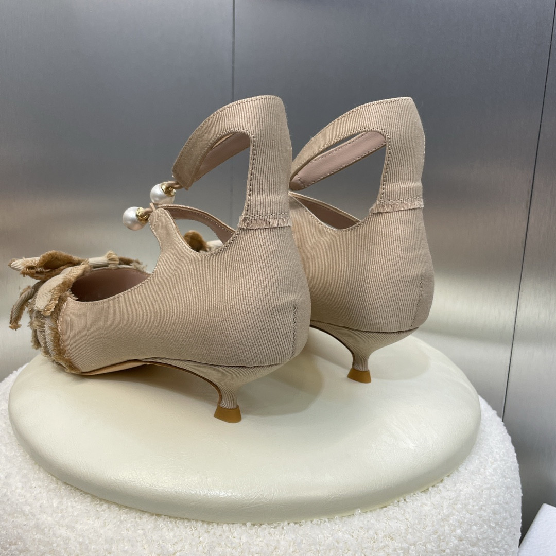 ua D*or aD*orable pump