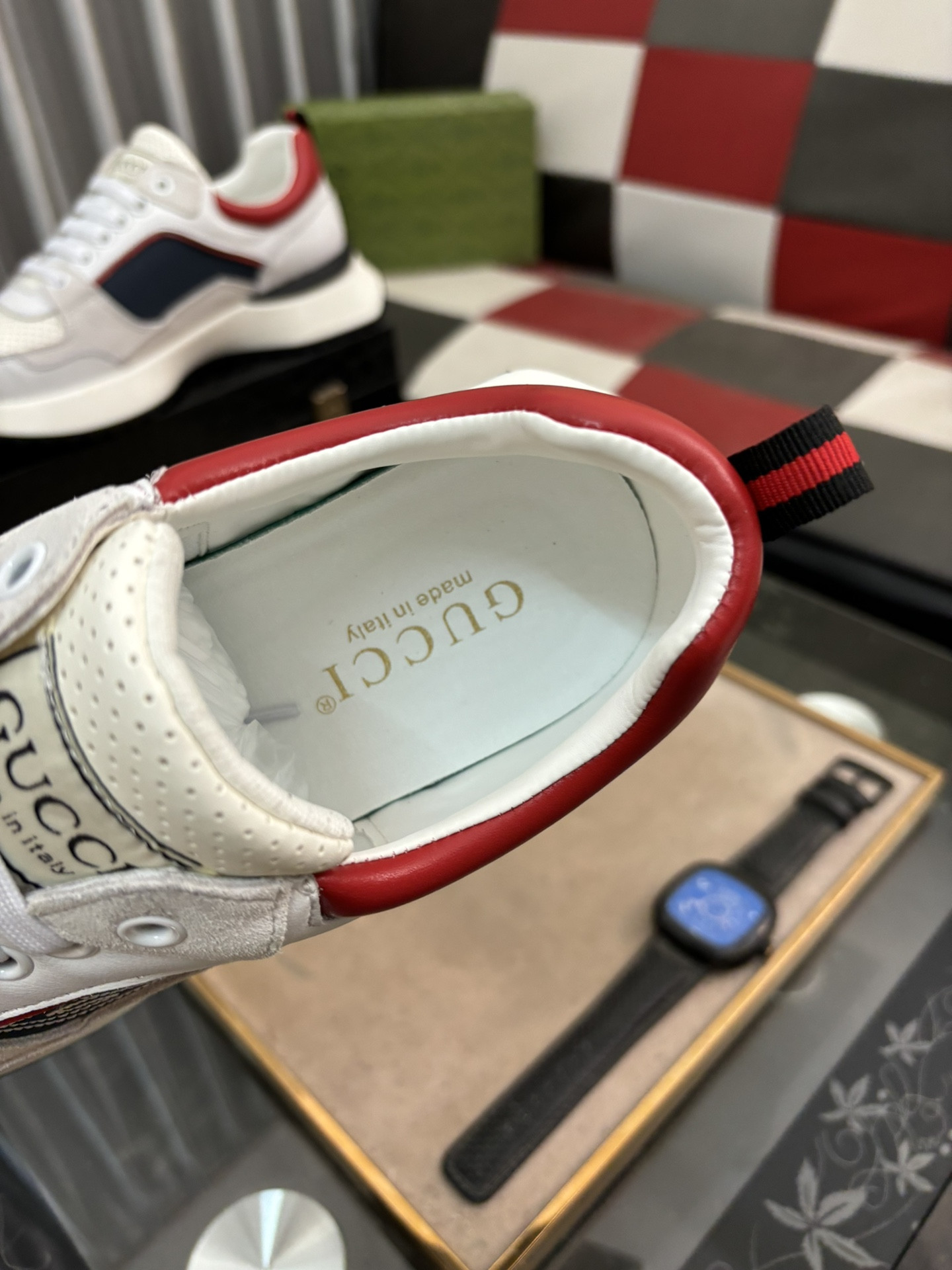 UA G*u*i RUN SNEAKER
