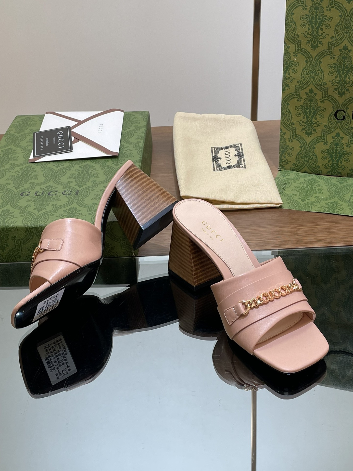 UA G*u*i SIGNORIA SLIDE SANDAL