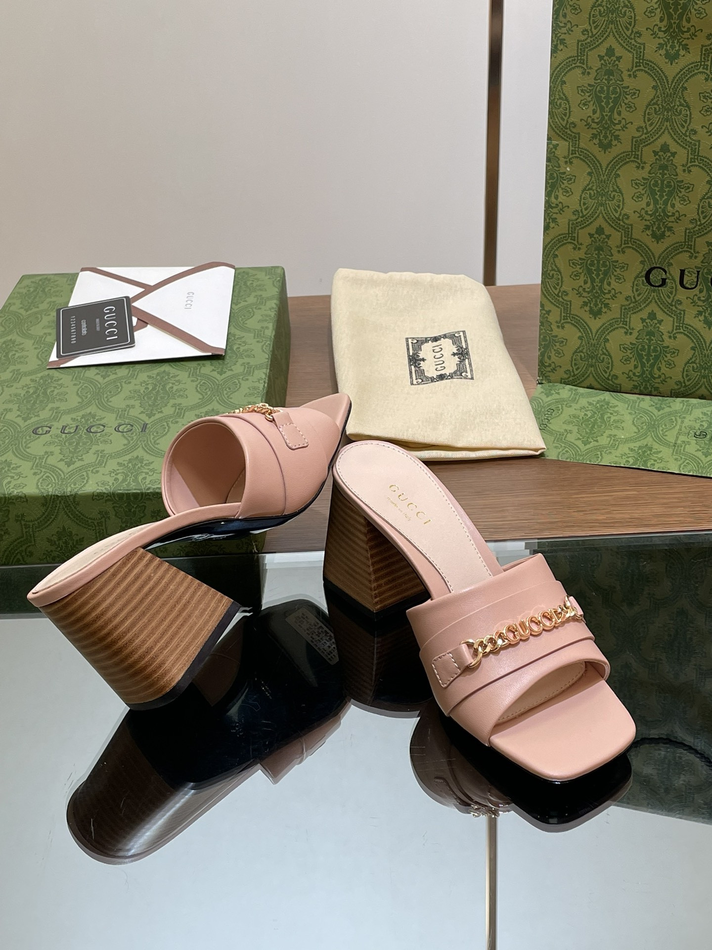 UA G*u*i SIGNORIA SLIDE SANDAL