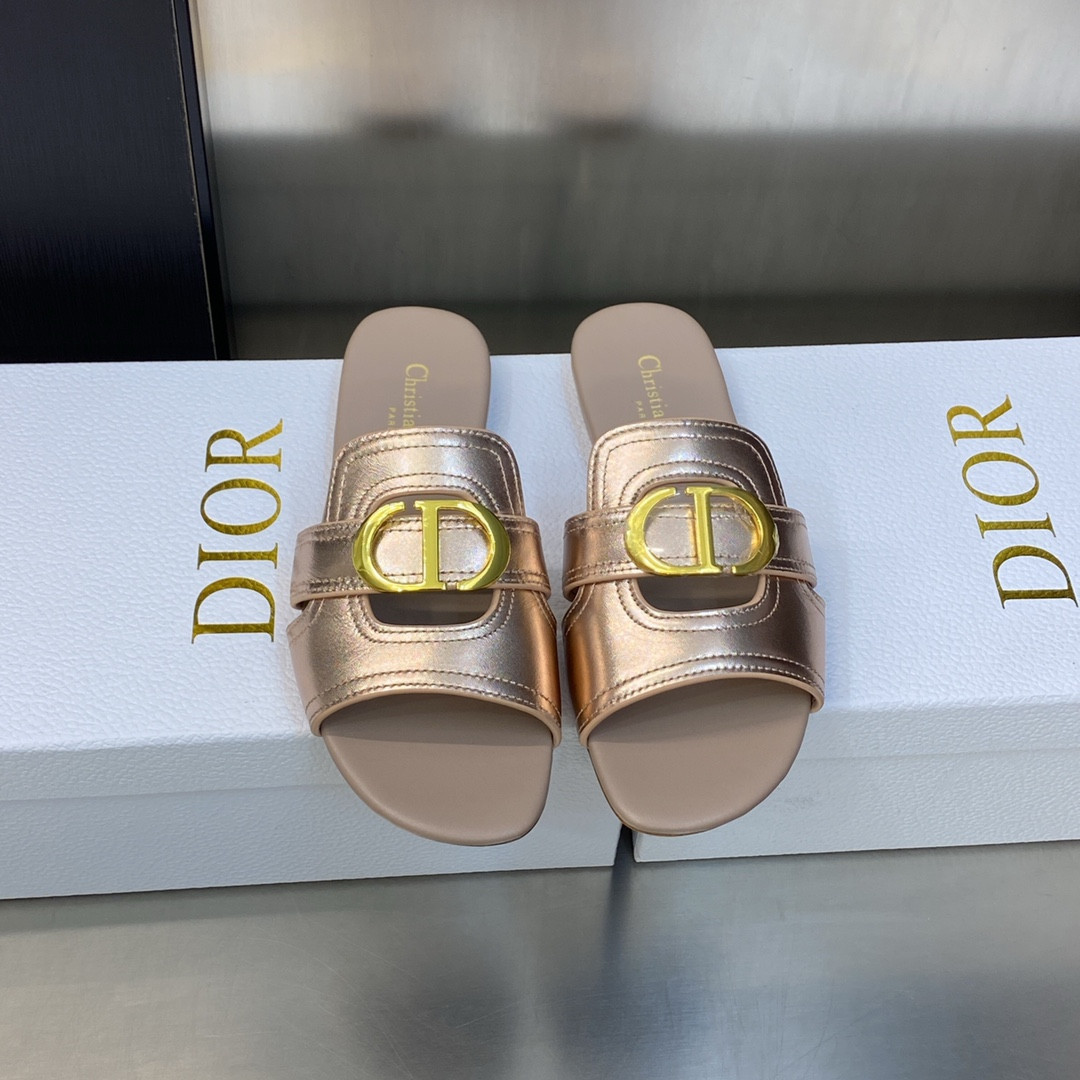 UA D*0r 30 Montaigne Slide