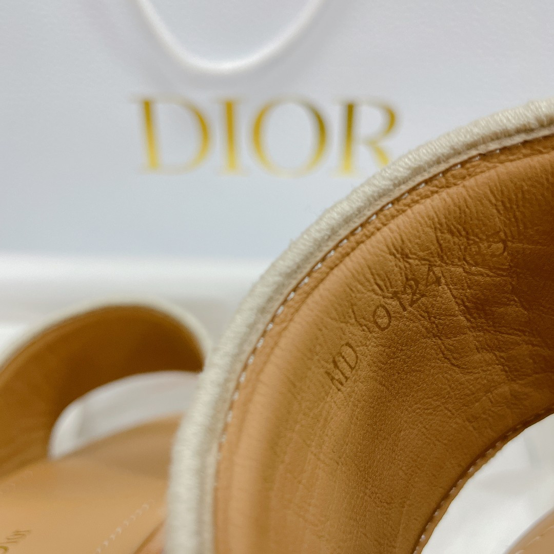 UA D*0riviera Dway Platform Slide White Embroidered Cotton