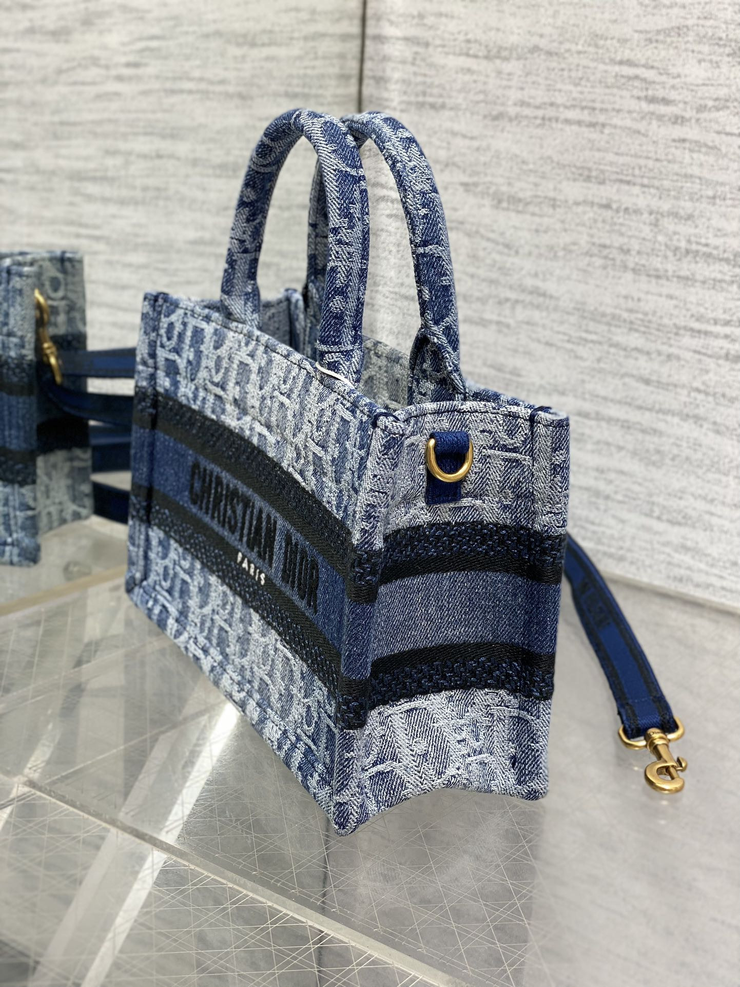 Mini D*0r Book Tote Blue Denim D*0r Oblique Jacquard 21.5 x 13 x 7.5 cm