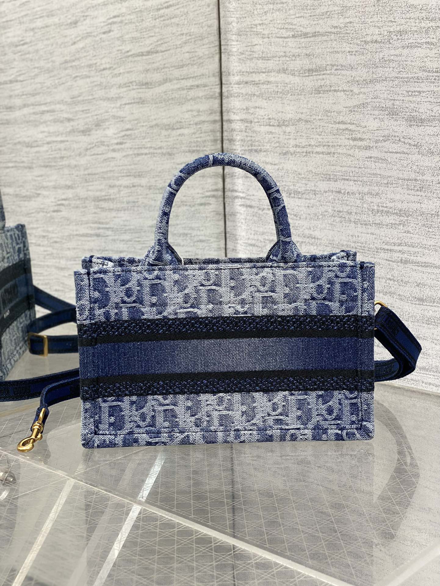 Mini D*0r Book Tote Blue Denim D*0r Oblique Jacquard 21.5 x 13 x 7.5 cm