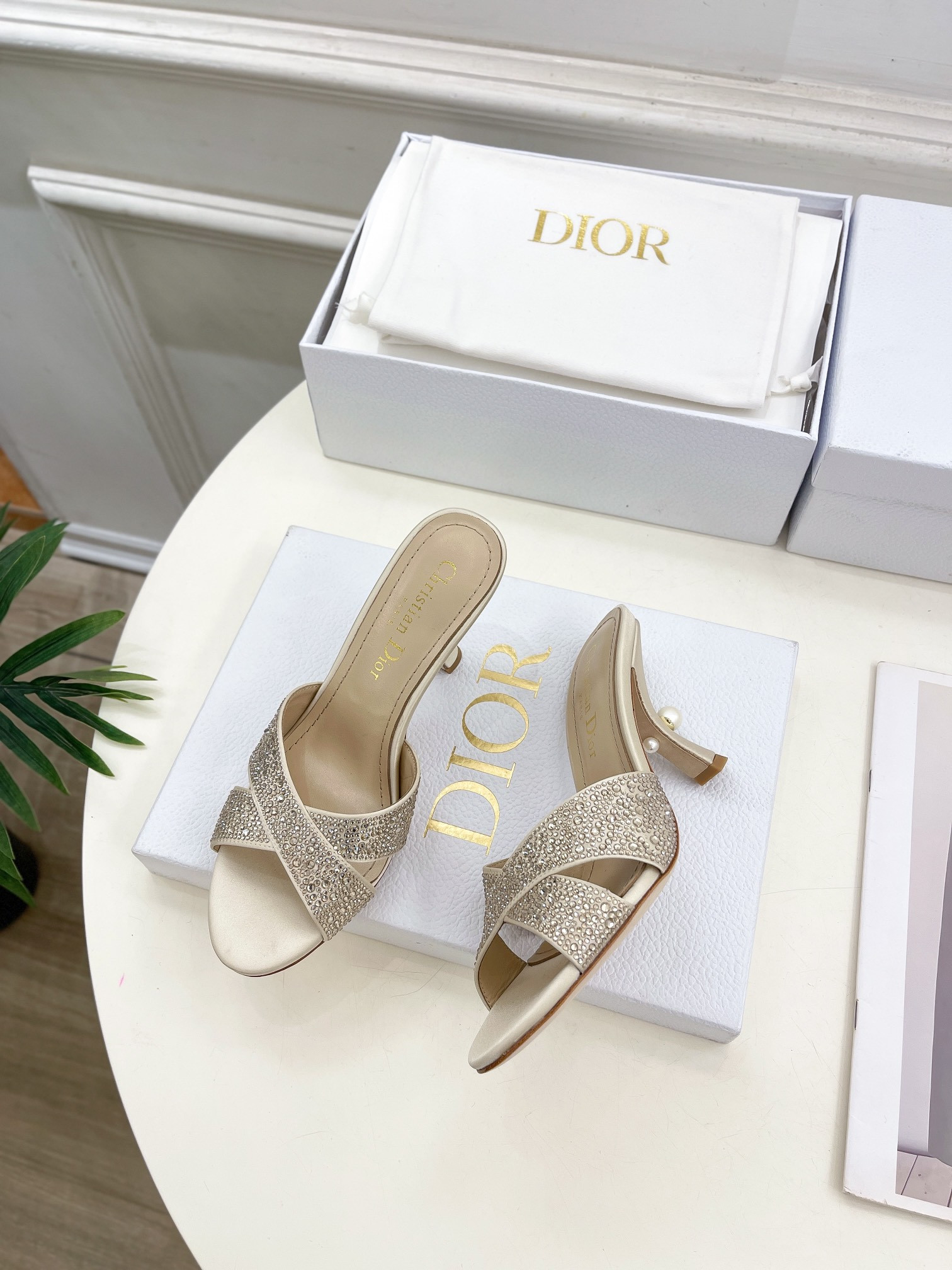 ua D*or tribales heeled slide