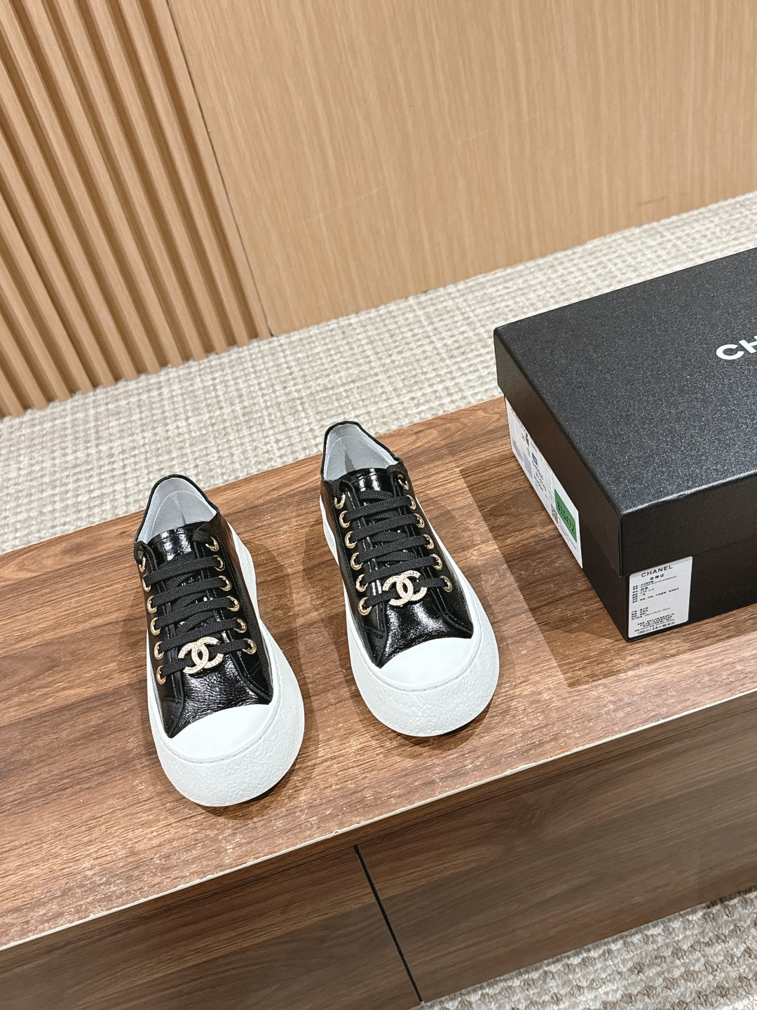 UA Ch*el SNEAKER