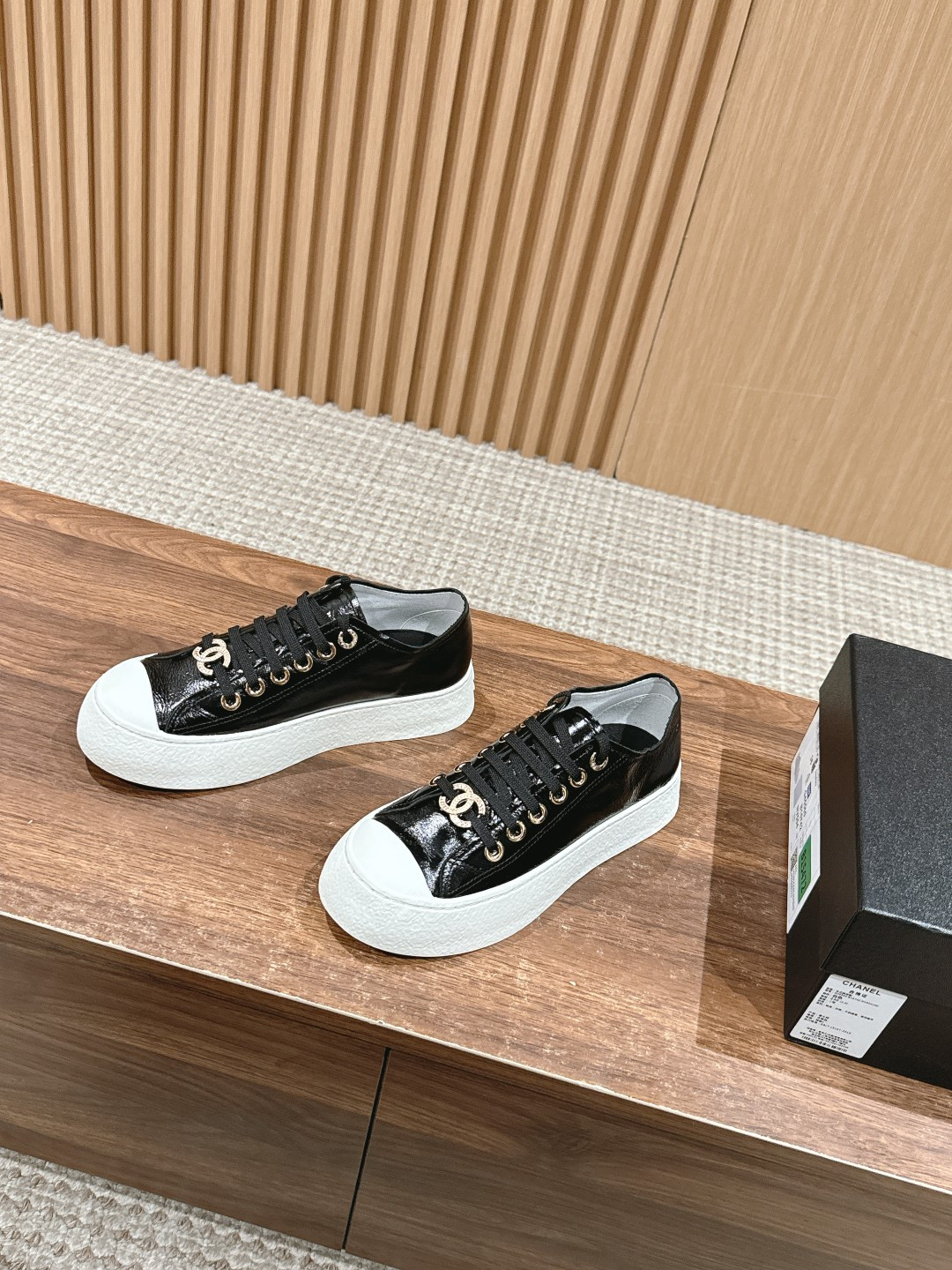 UA Ch*el SNEAKER
