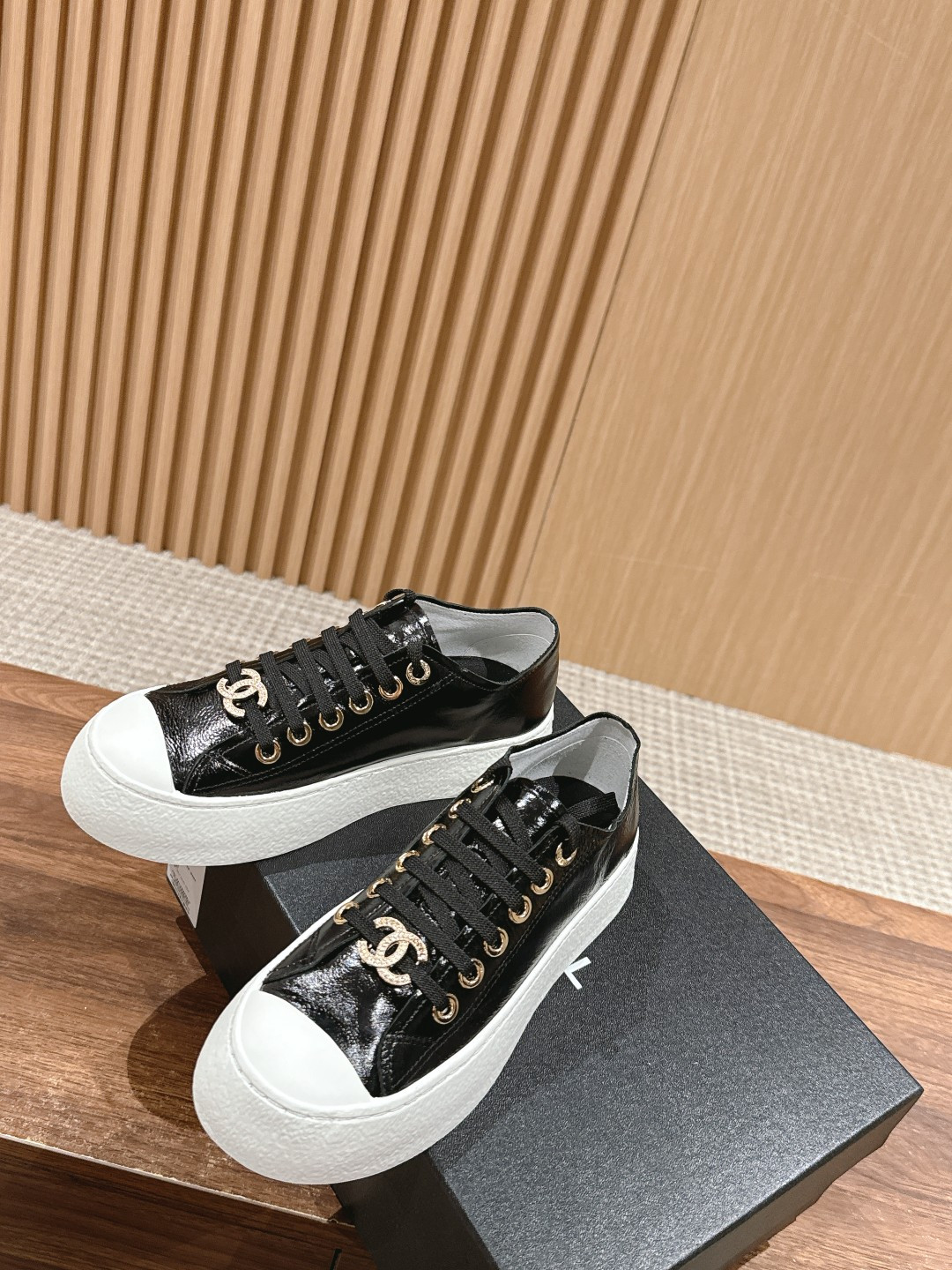 UA Ch*el SNEAKER