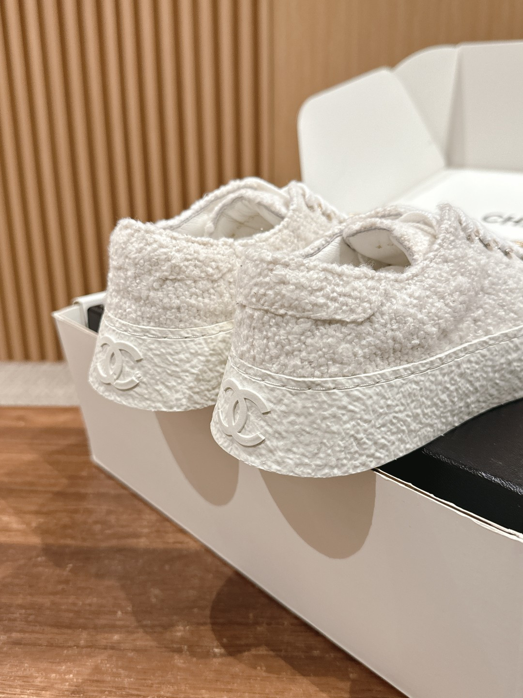 UA Ch*el SNEAKER