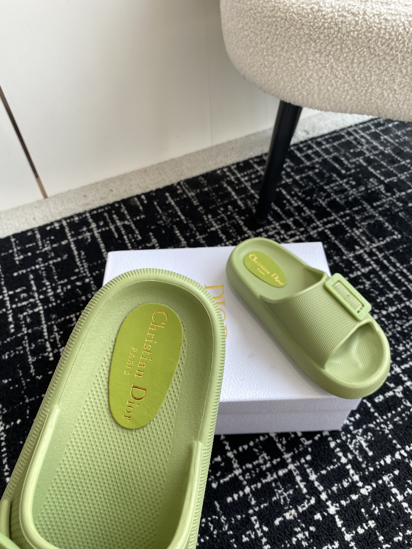 UA D*0r Slide
