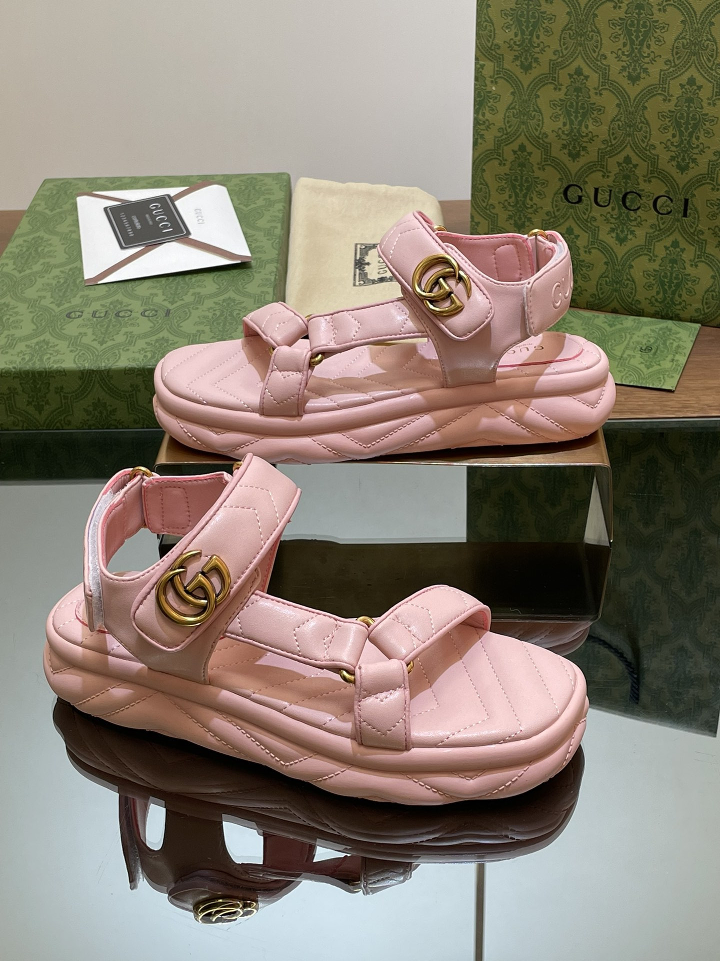 UA G*u*i WOMEN