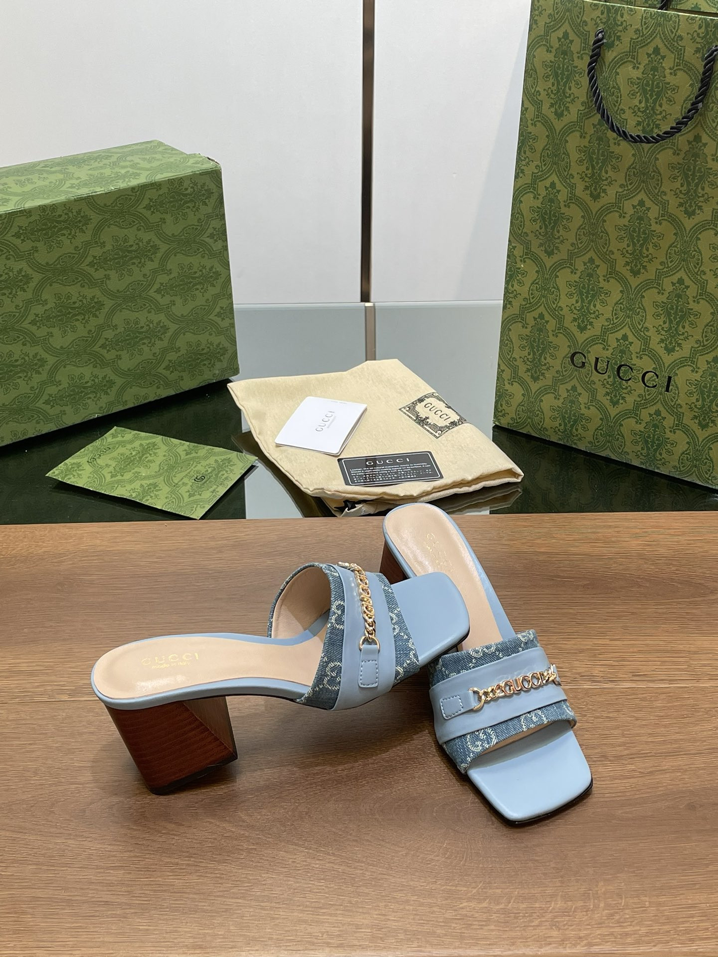 UA G*u*i SIGNORIA SLIDE SANDAL