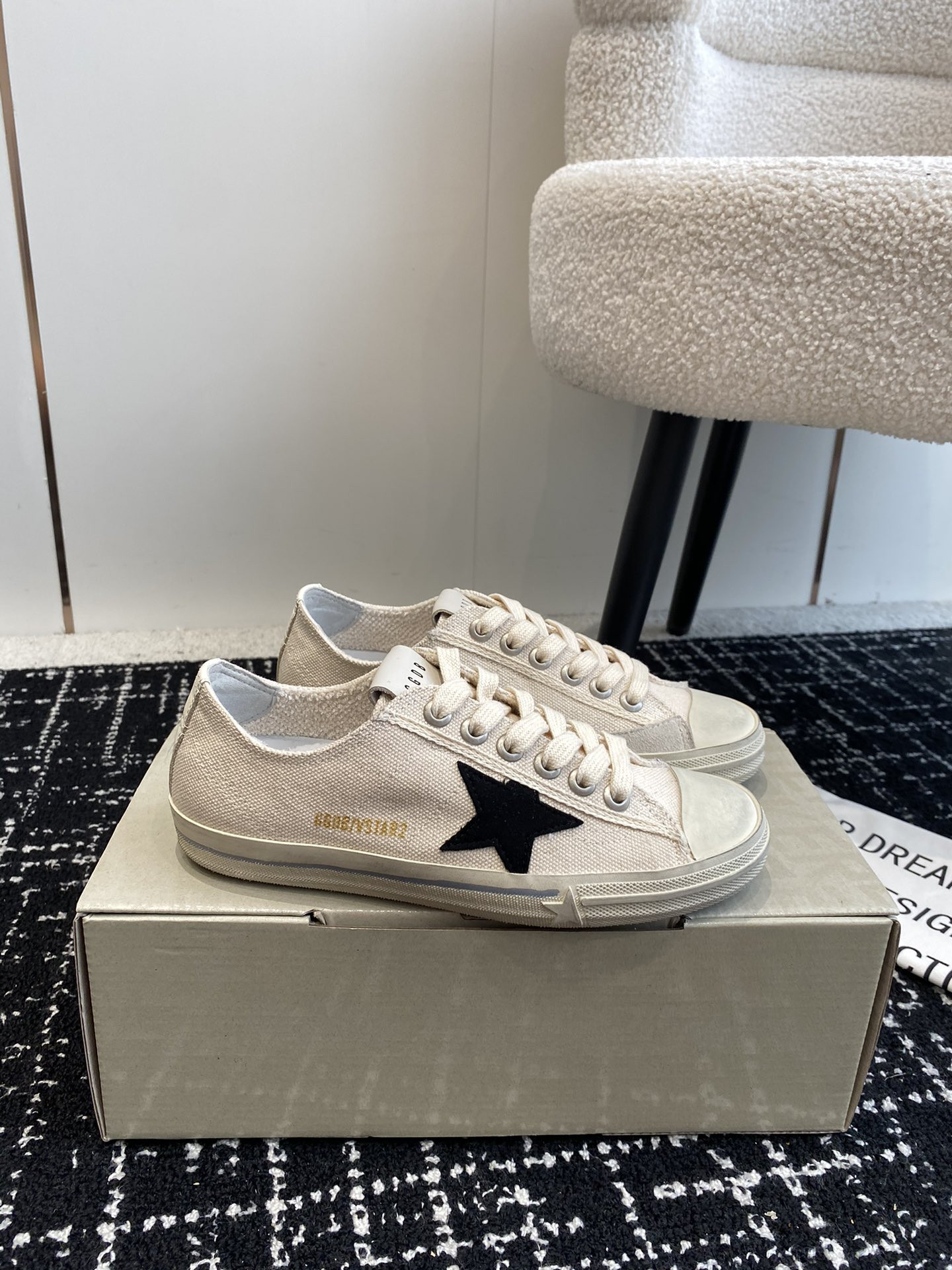 UA Golden Go*e V-STAR Sneaker