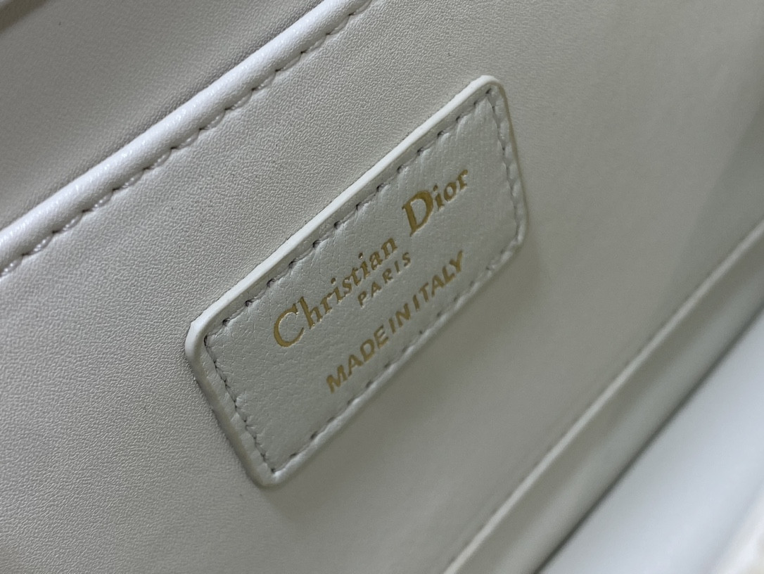 D*0r Medium D*0r Ange Bag Latte Macrocannage Calfskin 26 x 17 x 9 cm