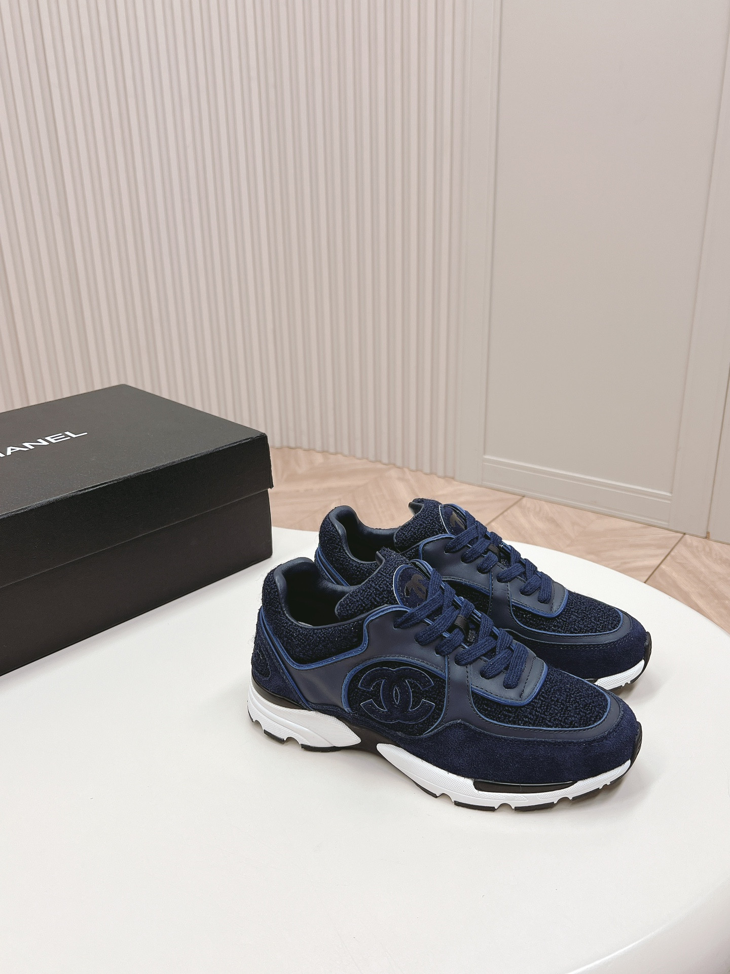 UA Ch*el SNEAKER