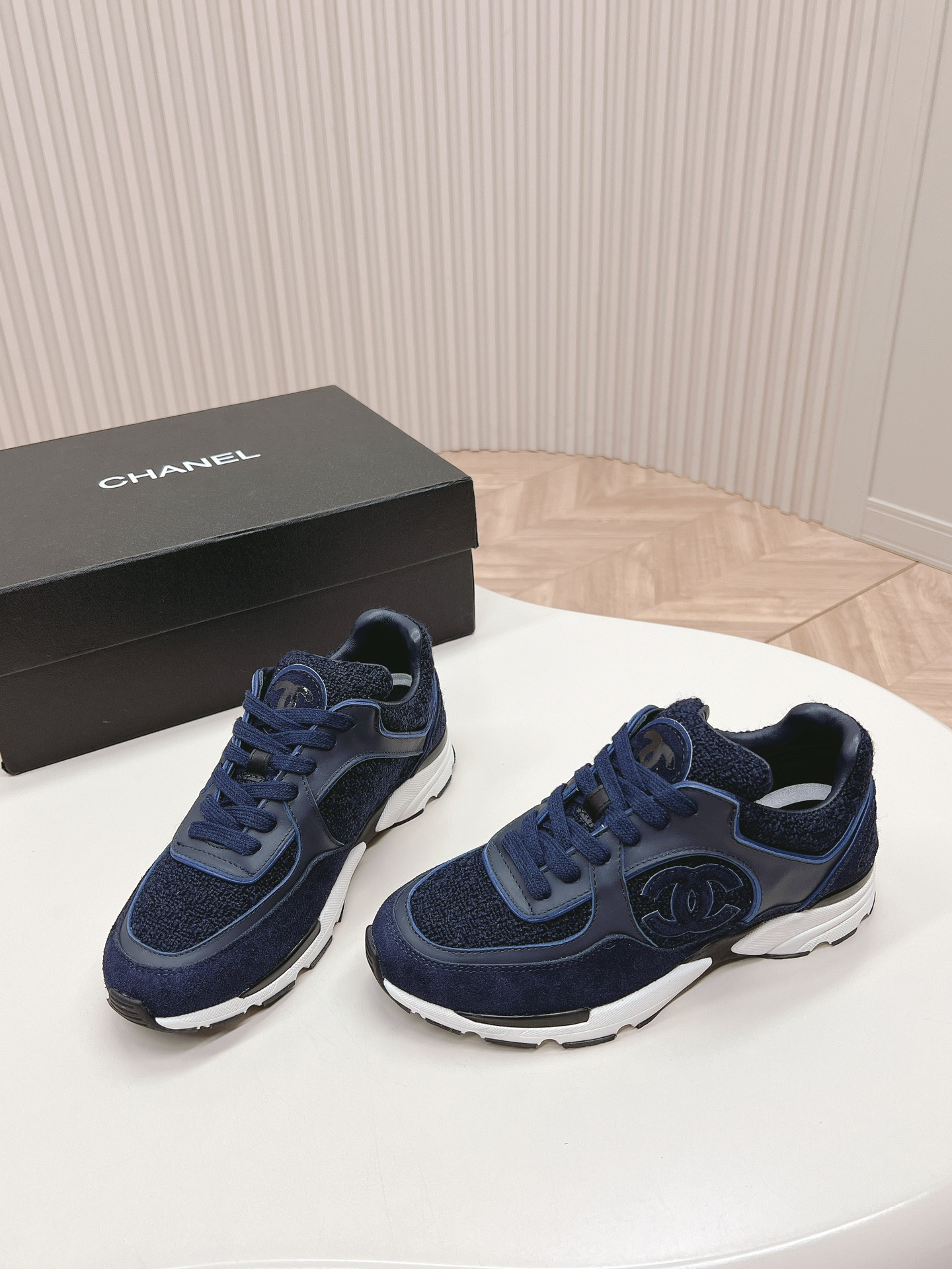 UA Ch*el SNEAKER