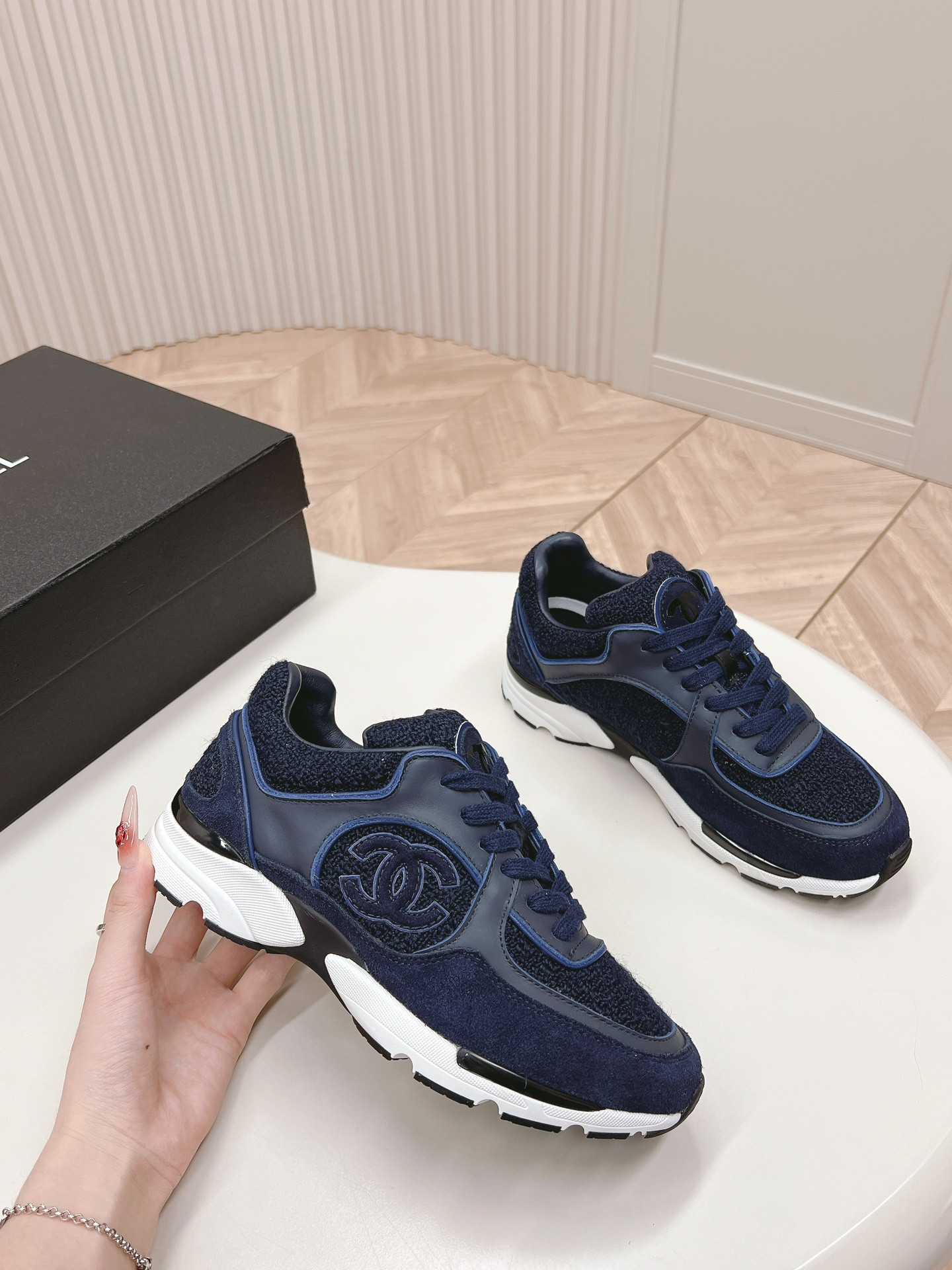 UA Ch*el SNEAKER