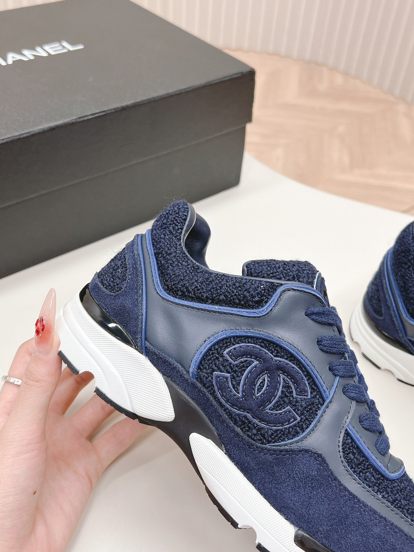 UA Ch*el SNEAKER